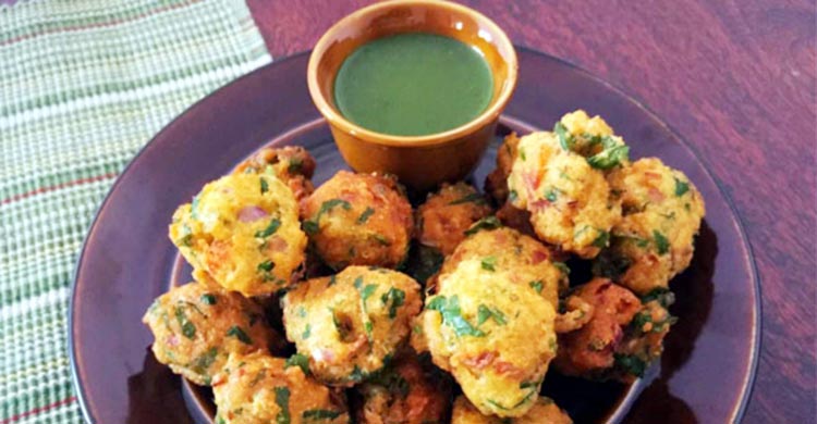 ছুটির দিনে বিকেলের নাস্তায় রাখুন মাছের পাকোড়া