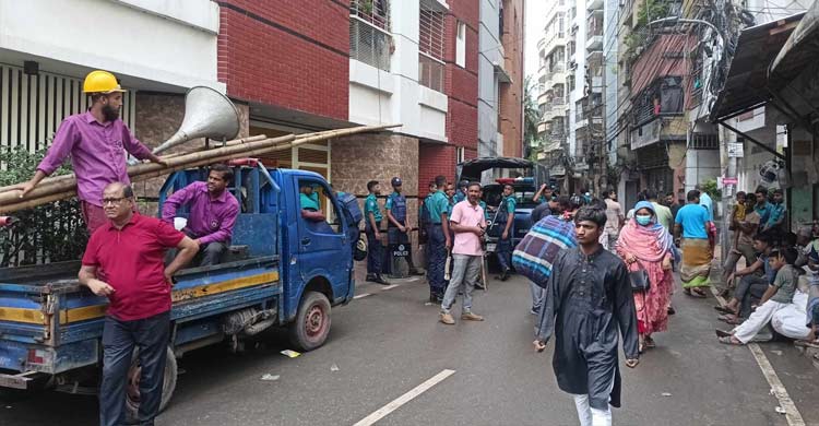 তাজিয়া মিছিল ঘিরে নিরাপত্তার চাদরে ঢাকা হোসেনি দালান