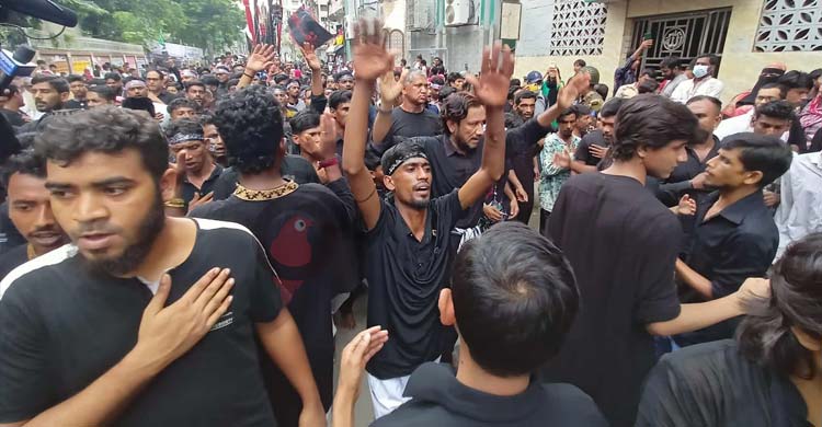 ‘হায় হোসেন’, ‘হায় হোসেন’ ধ্বনিতে মুখরিত তাজিয়া মিছিল