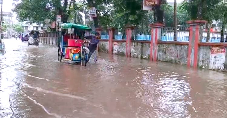 উপকূলজুড়ে অতিভারী বৃষ্টিপাত, পটুয়াখালীতে জনজীবন বিপর্যস্ত