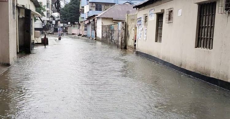 ফেনী-পরশুরাম যান চলাচল বন্ধ, প্লাবিত হচ্ছে নতুন নতুন এলাকা