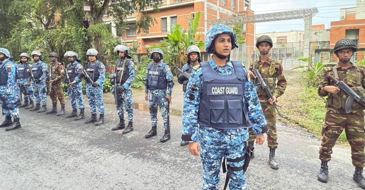 গোপালগঞ্জে পুলিশ, সেনাবাহিনী, বিজিবির সঙ্গে যোগ দিয়েছে কোস্টগার্ড