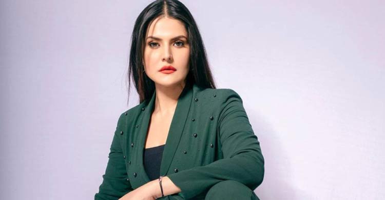 ঘনিষ্ঠ দৃশ্যে অভিনয় ও চুম্বন নিয়ে জেরিন খানের বিস্ফোরক মন্তব্য