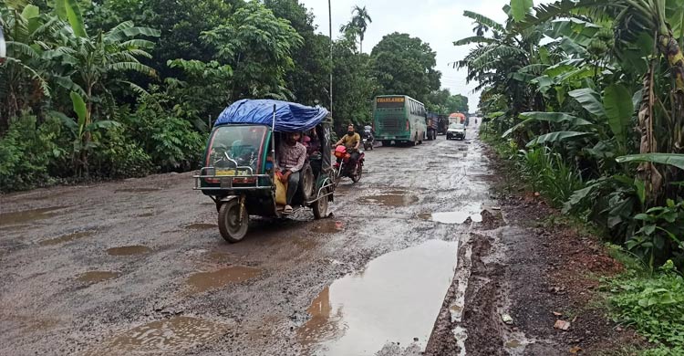 ফরিদপুর-ভাঙ্গা মহাসড়ক যেন মৃত্যুফাঁদ