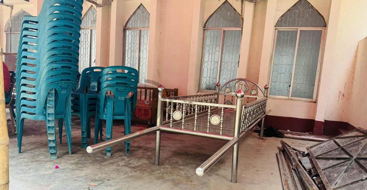 ক্লাসরুম থেকে কফিন: জীবনে-মরণে একসঙ্গে তিন বন্ধু