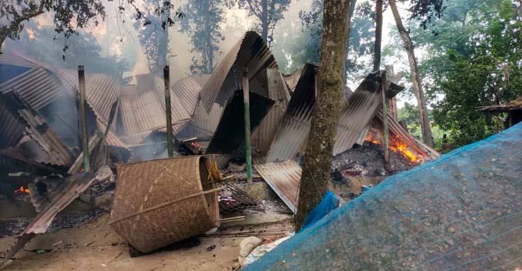 মসজিদ নির্মাণ নিয়ে সংঘর্ষে এক ব্যক্তি নিহত, বাড়িঘরে ভাঙচুর-লুটপাট