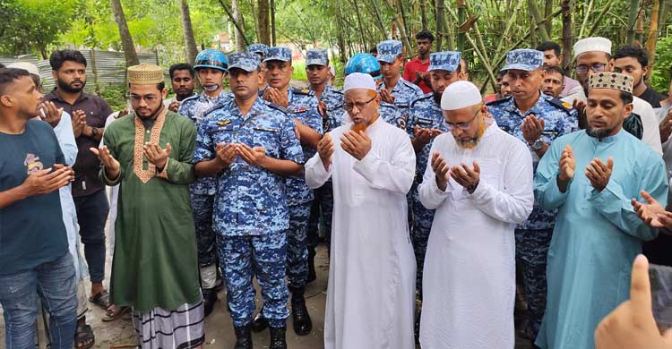 নিহত মহতাবের কবরে বিমান বাহিনীর প্রতিনিধি দলের শ্রদ্ধা