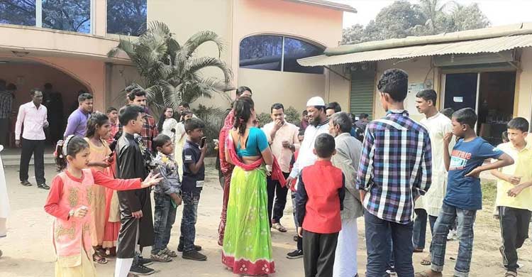 অনুষ্ঠান করলেই তৃতীয় লিঙ্গের মানুষকে দিতে হয় ‘চাঁদা’