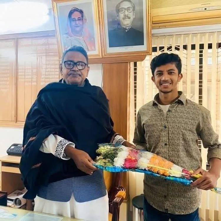 দানের টাকায় স্কুলে পড়া রিয়াদ চাঁদাবাজ হয়ে ওঠায় হতবাক এলাকাবাসী