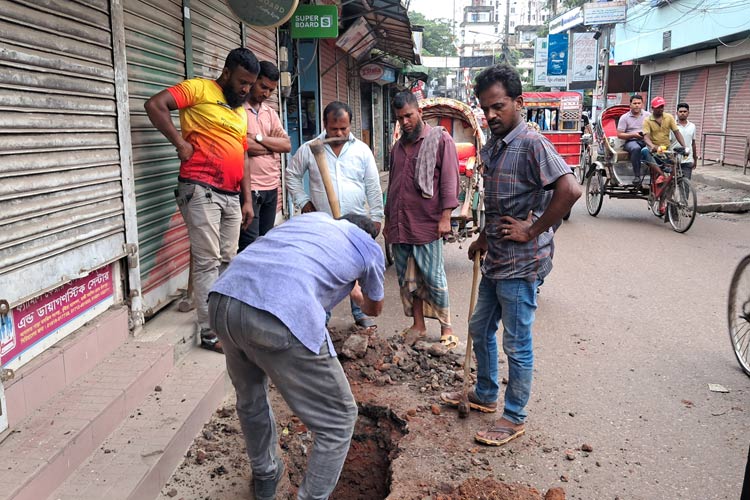 চাঁদপুর শহরে গ্যাস লাইনে লিকেজ, সরবরাহ বন্ধ