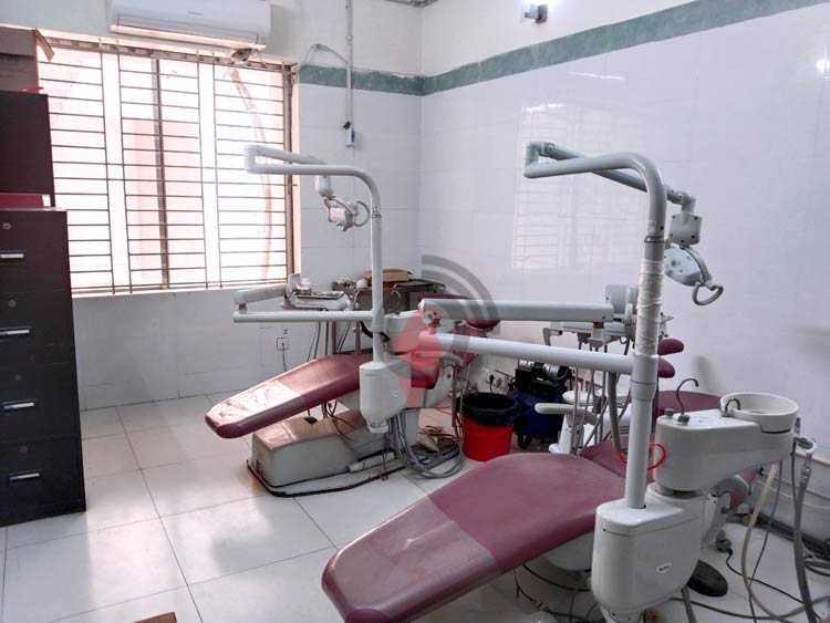 পাঁচ বছরেই মুমূর্ষু হাসপাতাল, ‘কিছুই জানেন না’ পরিচালক