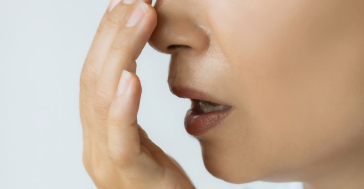 দাঁত ব্রাশ করাই যথেষ্ট না, নিঃশ্বাস সুগন্ধি রাখাবেন যেভাবে