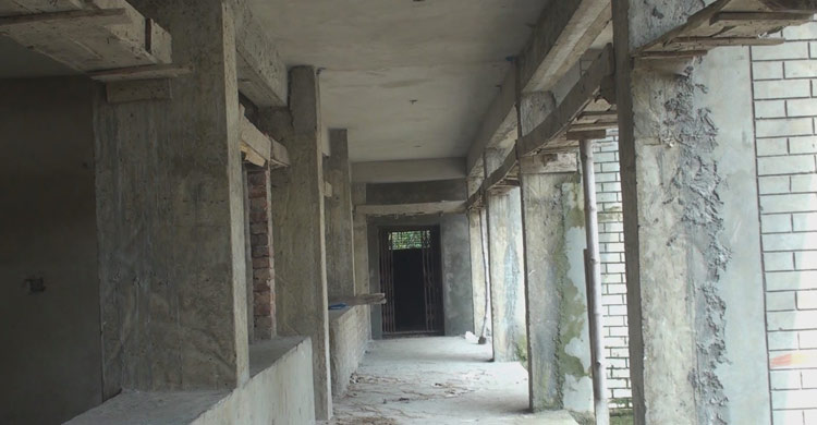 ঠিকাদারের অবহেলায় দুর্ভোগ পোহাচ্ছে তিন বিদ্যালয়ের শিক্ষার্থীরা