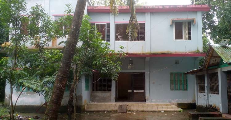 থানা থেকে মামলার কপি নিয়ে টাকার বিনিময়ে সালিশ করেন ওসির তালোই!