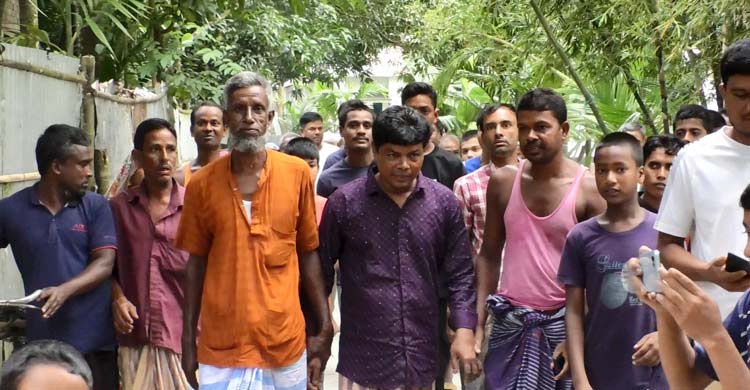 ২৮ বছর পর হারিয়ে যাওয়া সন্তানকে ফিরে পেলেন বাবা-মা