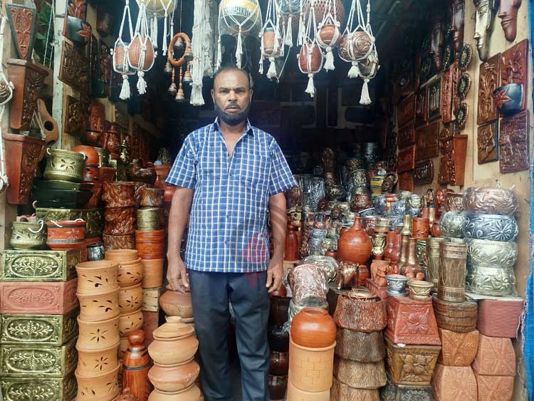 মাটির জিনিসের শৌখিন হলে ঢাকার যেখানে যাবেন