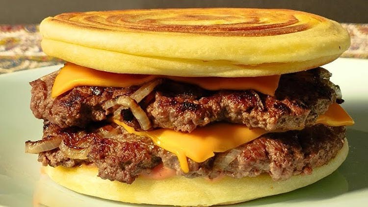 দুবাইয়ের ভাইরাল পরোটা স্ম্যাশ বার্গার বানাবেন যেভাবে