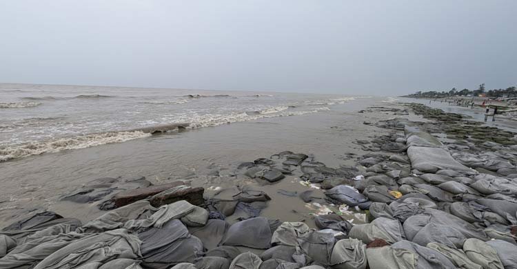 বিরূপ আবহাওয়ার নেতিবাচক প্রভাবে বিপর্যস্ত জনজীবন