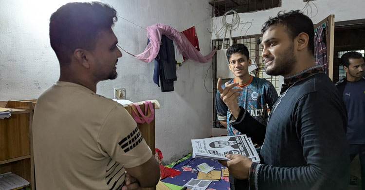 প্রচারণায় ব্যস্ত প্রার্থীরা, উৎসবমুখর পুরো ক্যাম্পাস