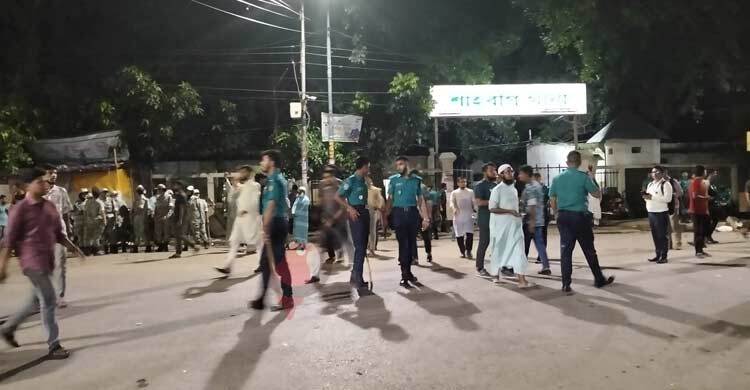 ডাকসুর ফলাফল ঘিরে থমথমে ঢাবি, সতর্ক আইনশৃঙ্খলা বাহিনী