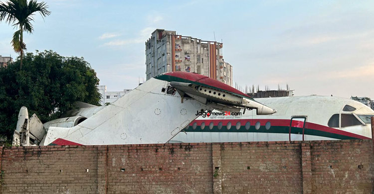 আবাসিক প্লটে ‘রহস্যঘেরা’ উড়োজাহাজ