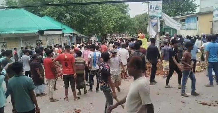 ঘাটের নিয়ন্ত্রণ নিয়ে দ্বন্দ্ব, মসজিদের মাইকে ঘোষণা দিয়ে সংঘর্ষ