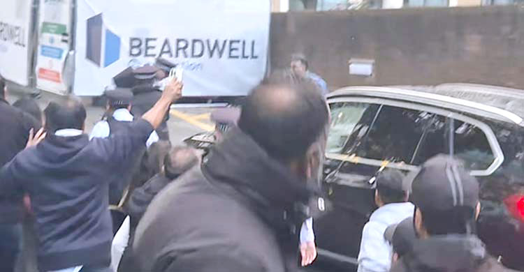 দেশের রাজনীতি নিয়ে বিদেশে বিক্ষোভ, ভাবমূর্তি সংকটে বাংলাদেশিরা 