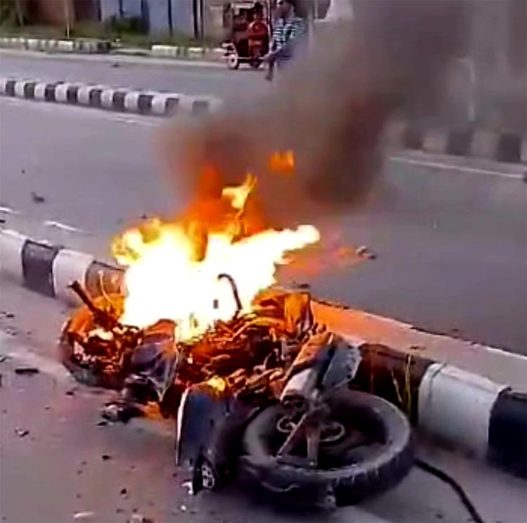 পূর্বাচলে মোটরসাইকেল দুর্ঘটনা, দুই বিশ্ববিদ্যালয় ছাত্র নিহত