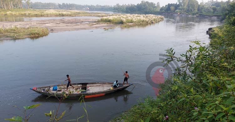 পঞ্চগড়ে কুয়াশাচ্ছন্ন ভোরের আকাশে শীতের হাতছানি