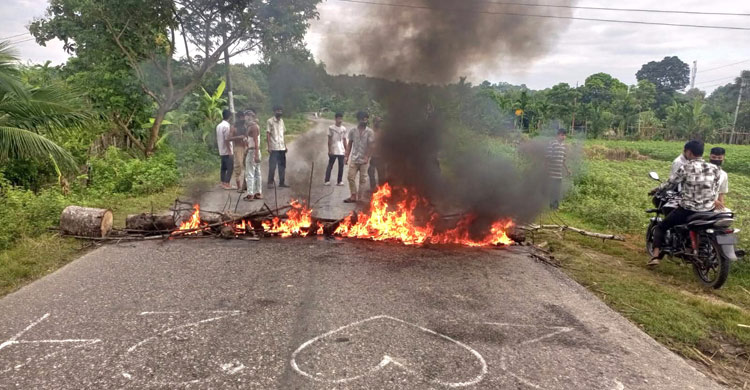 খাগড়াছড়িতে চলছে সকাল-সন্ধ্যা সড়ক অবরোধ