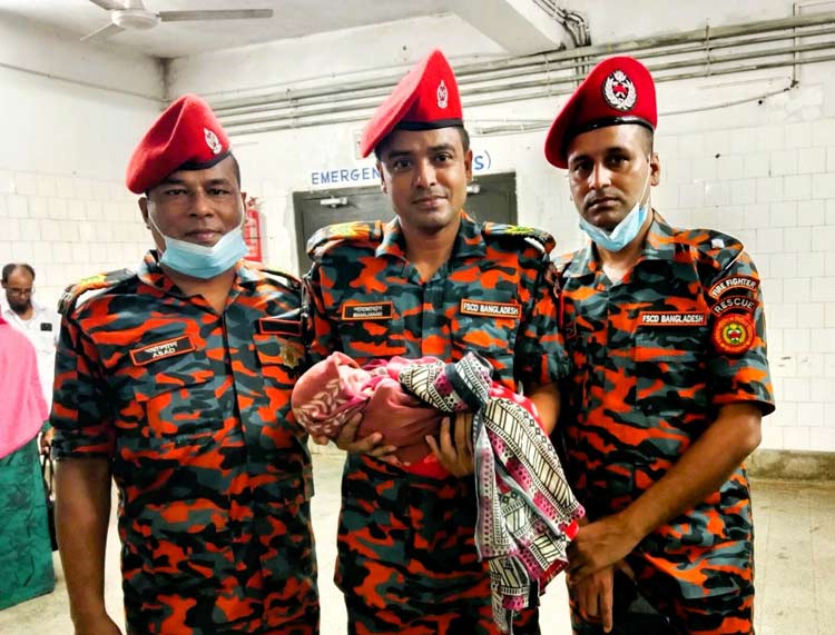 বাবা হলেন নিহত ফায়ার ফাইটার নুরুল হুদা, দেখতে পেলেন না ছেলের মুখ