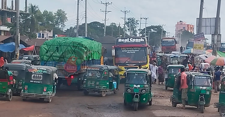 এক সড়কেই দিন পার, ক্ষতির মুখে ব্যবসা-বাণিজ্য