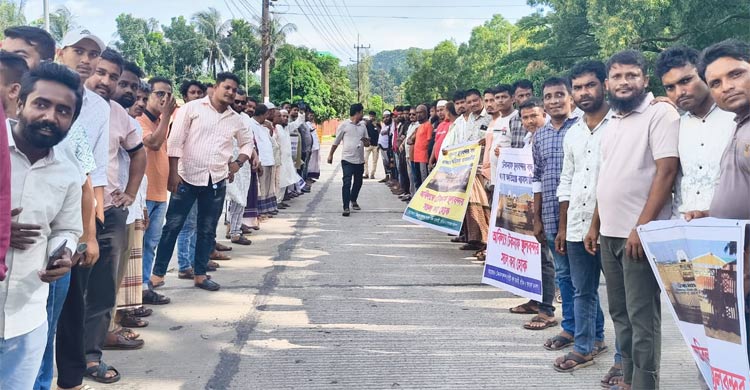 টেকনাফ বন্দরে ৭ মাস ধরে বন্ধ আমদানি-রপ্তানি