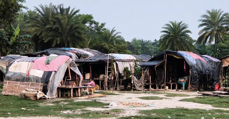 মৌলিক সুবিধাও জোটে না বেদেপল্লির ৩০০ বাসিন্দার ভাগ্যে