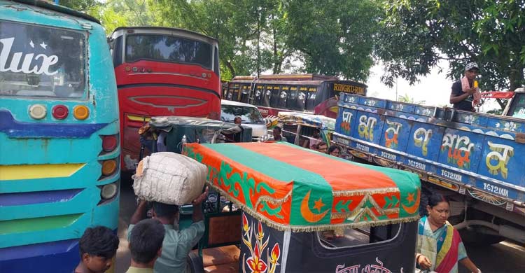 খেতুরিধামের মহোৎসবে ভক্ত-দর্শনার্থীর ঢল, সড়কে তীব্র যানজট