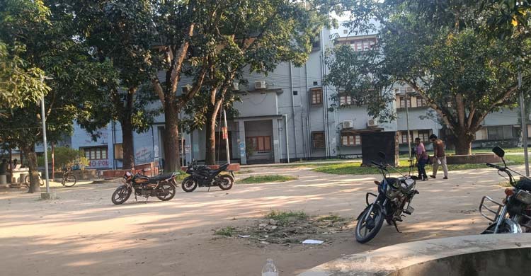 নেই উচ্ছ্বাস, নীরবতায় মোড়া পুরো ক্যাম্পাস