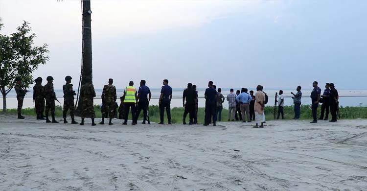 পদ্মার নিয়ন্ত্রণ নিয়ে অস্ত্রের মহড়া-গুলি, নদীপাড়ে আতঙ্ক