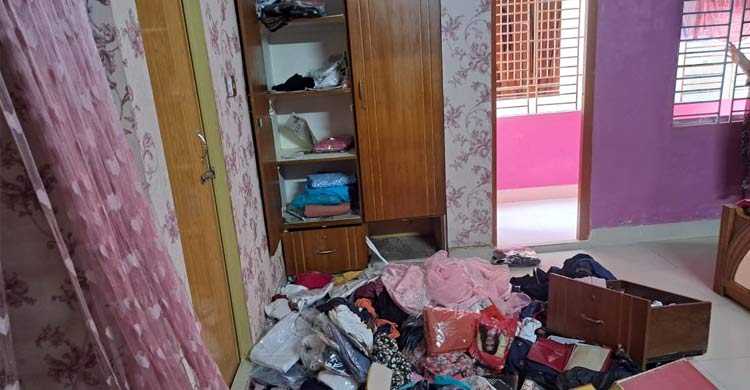 ফেনীতে বাড়ি ঢুকে ৭০ ভরি স্বর্ণসহ দুই কোটি টাকার মালামাল লুট