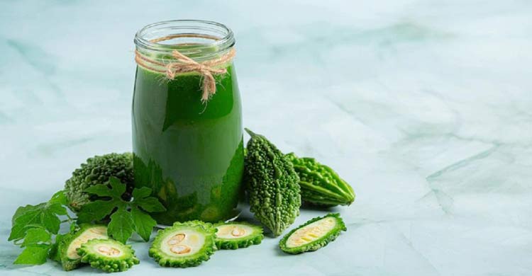 করলার ব্যবহারে ফিরে পান ঘন ও ঝলমলে চুল