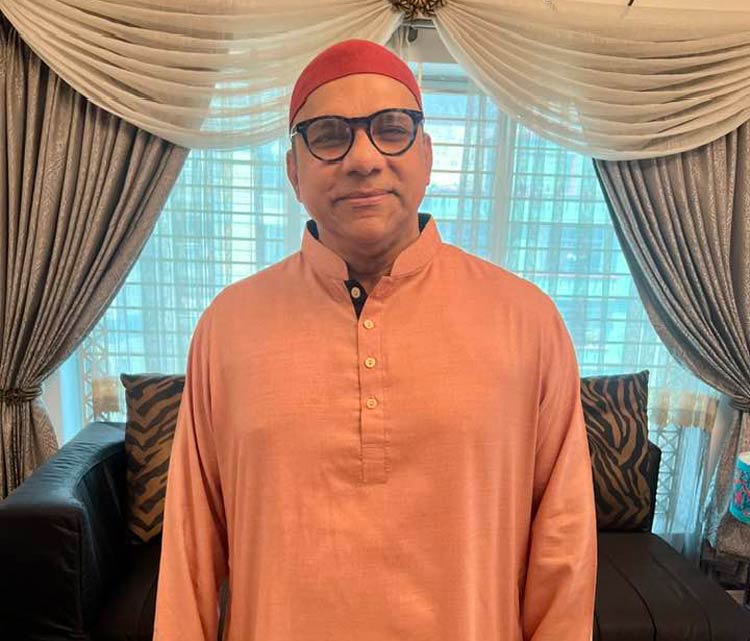 নাতির কাছ থেকে কায়দা শিখছেন মিশা সওদাগর