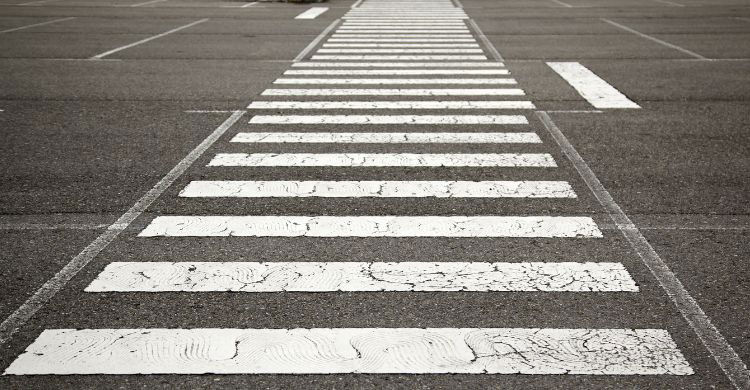 যানবাহন নাকি পথচারী, জেব্রা ক্রসিংয়ে অগ্রাধিকার কার