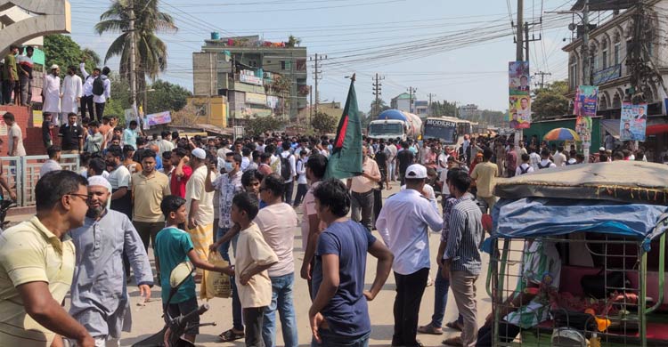 ভৈরবকে জেলা করার দাবিতে ঢাকা-সিলেট মহাসড়ক অবরোধ
