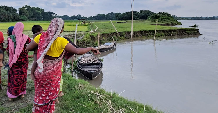 মাগুরায় ভিটেমাটি হারানোর ভয়ে হাজারো মানুষ