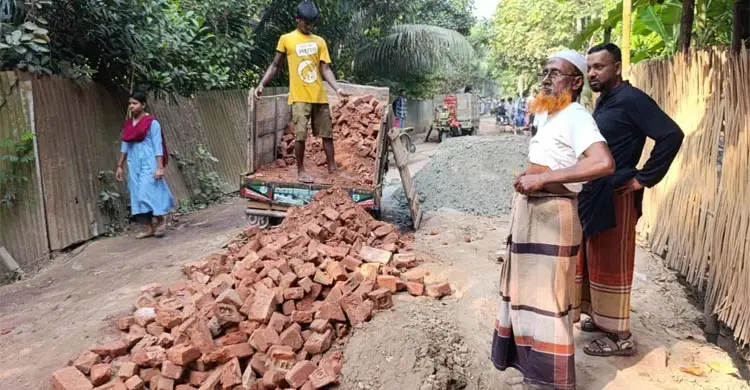সড়কের বেহাল অংশ মেরামত করলো জামায়াতে ইসলামী