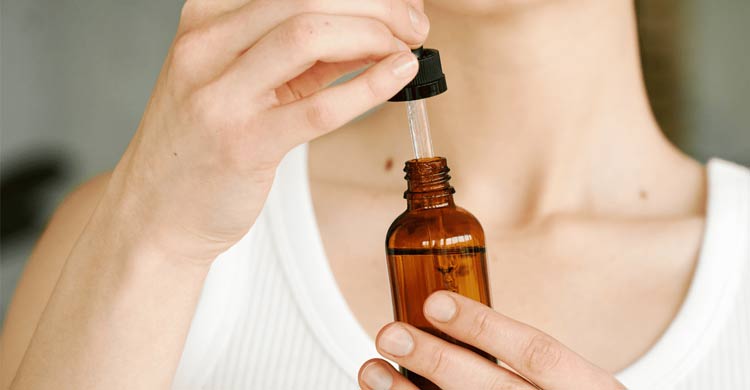 ত্বকের যত্নে গ্লাইকোলিক অ্যাসিড ব্যবহার করবেন যেভাবে