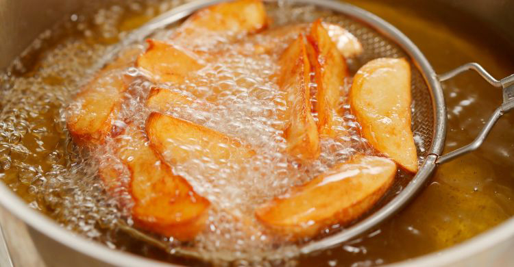 সয়াবিন নাকি সরিষা, ভাজা-পোড়ায় কোন তেল বেশি ক্ষতিকর