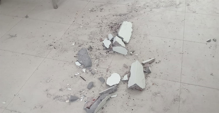 রামেক হাসপাতালে ছাদের কার্নিশ ভেঙে শিশু আহত