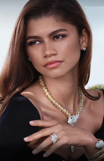 ফ্যাশনে সাপের ছোঁয়া, বিলাসিতা-রহস্য আর সাহসের প্রতীক