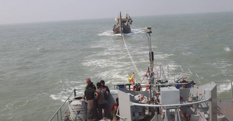 নৌবাহিনীর সহায়তায় রক্ষা পেলো সাগরে ভাসতে থাকা ২৪ জেলের জীবন