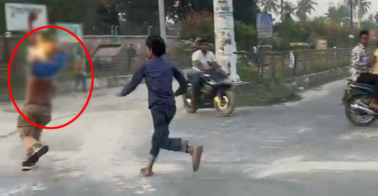 সড়কে আগুন দিতে গিয়ে সাবেক ছাত্রদল নেতার শরীরে ধরে গেলো আগুন